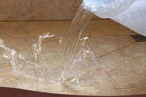 通道漏水维修 免砸砖防水材料该如何施工